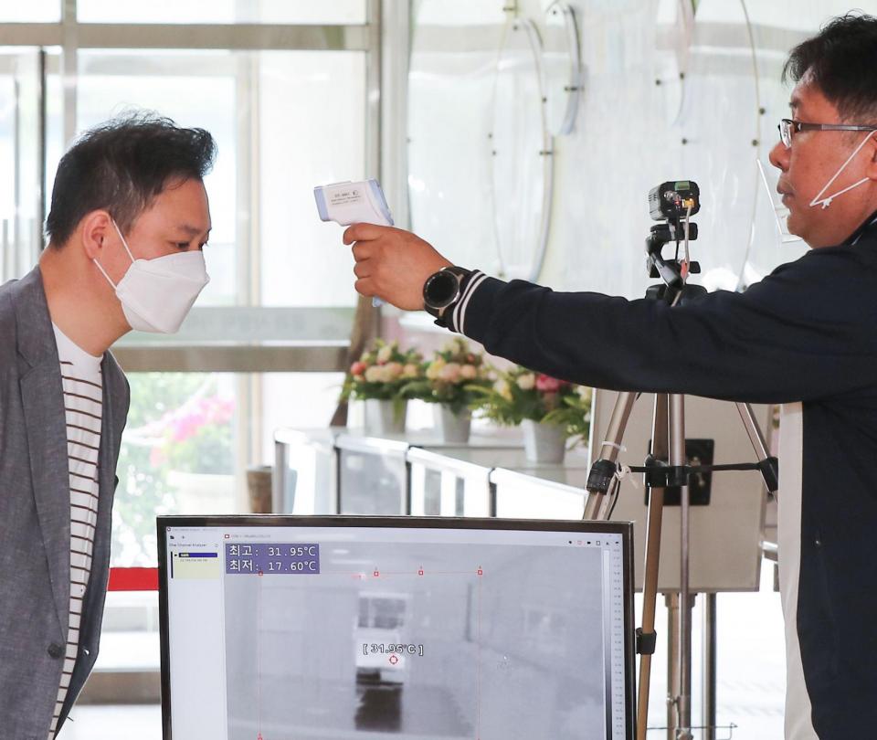 Corea del Sur vuelve a imponer restricciones por repunte de casos