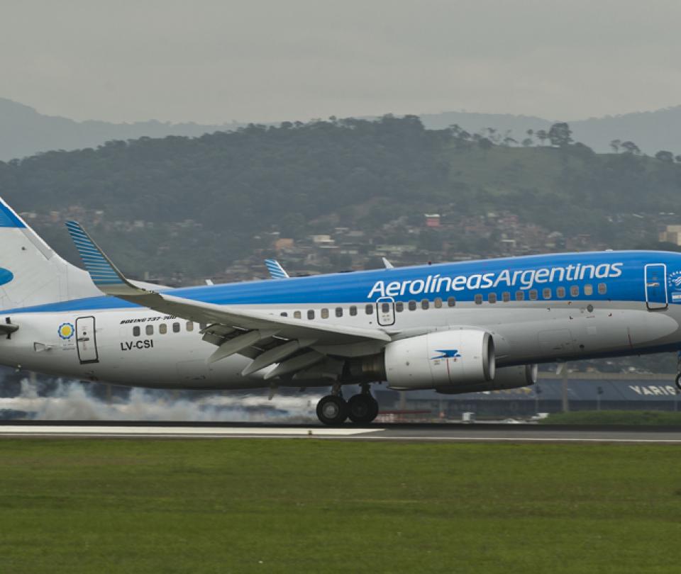 Hombre estafó a Aerolíneas Argentinas y viajó gratis durante 4 años
