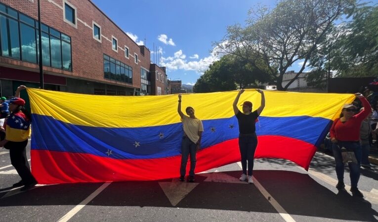 Al menos 10 periodistas y trabajadores de la prensa siguen en prisión en Venezuela