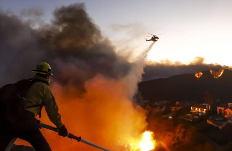 Aumentan muertes por incendios en California y bomberos alertan por un nuevo evento climático