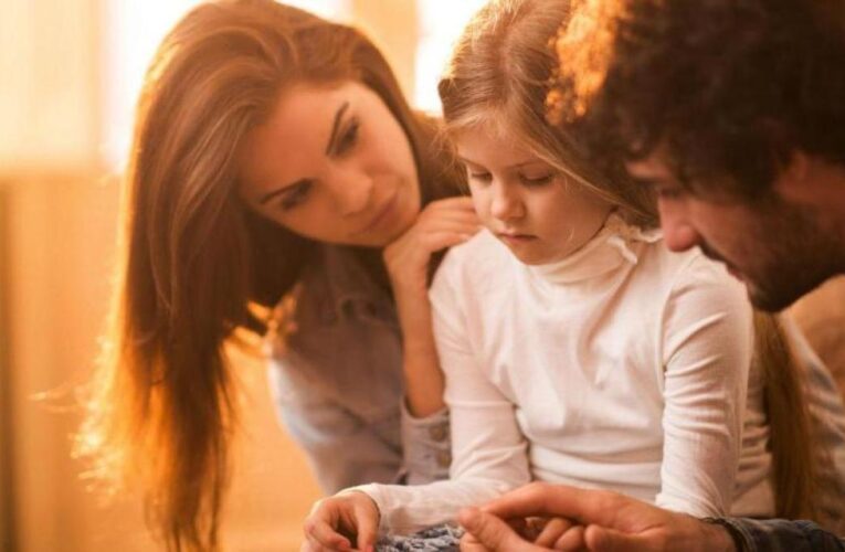 El error que cometen los padres y que crea ‘hijos mentalmente débiles’, según un psiquiatra
