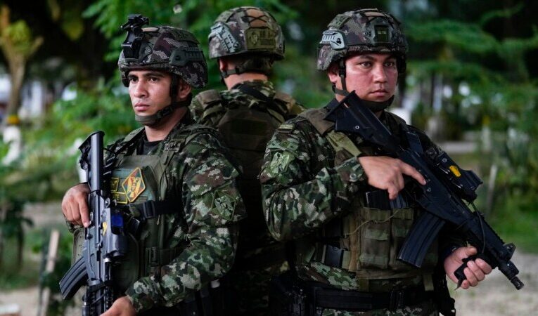 Guerra entre guerrillas en el Catatumbo desata una crisis humanitaria en Colombia