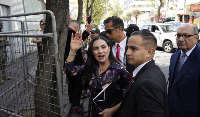 Inicia campaña electoral en Ecuador en medio de crisis política