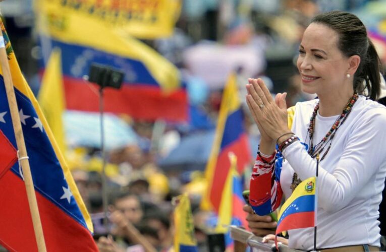 Machado convoca a los venezolanos a las calles un día antes de la investidura presidencial