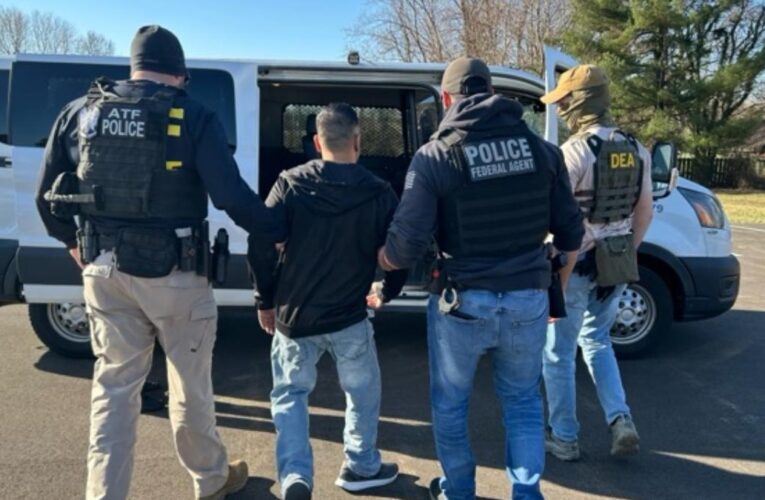 Las ciudades de Estados Unidos más propensas a sufrir redadas de ICE, según ChatGPT