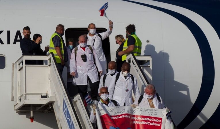 Líderes del Caribe se oponen a política de EEUU que restringe misiones médicas cubanas
