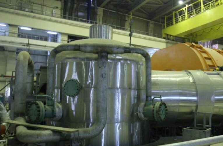 Líder de Irán desaprueba la oferta de acuerdo nuclear de EE.UU. y asegura que no detendrá enriquecimiento de uranio