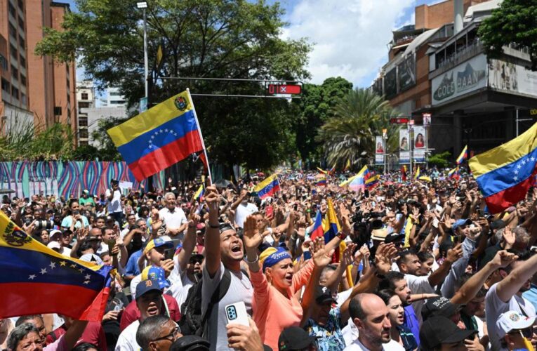 condenan a 6 años de cárcel a un menor de 17 años por ‘terrorismo’ debido a su forma de vestir
