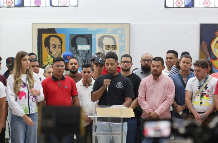 Justicia estadounidense ordena retorno de venezolanos deportados a megaprisión de El Salvador