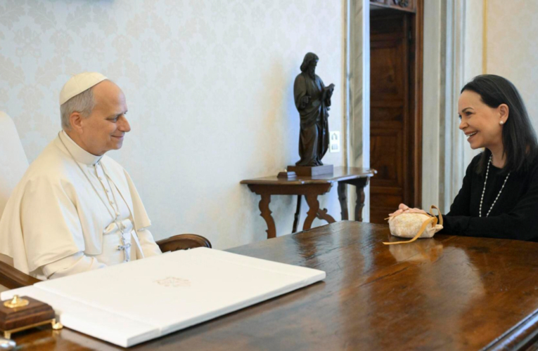 María Corina Machado le asegura al papa León XIV que ‘la derrota el mal en Venezuela está más cerca’ y pide apoyo de la Iglesia