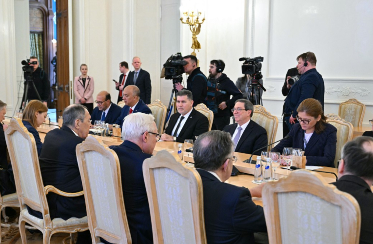 El canciller cubano Bruno Rodríguez arremete junto a su homólogo ruso contra Estados Unidos antes de reunión con Vladimir Putin