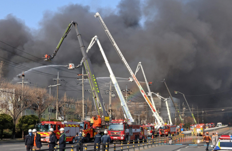 Catorce muertos en incendio en fábrica de piezas para autos en Corea del Sur
