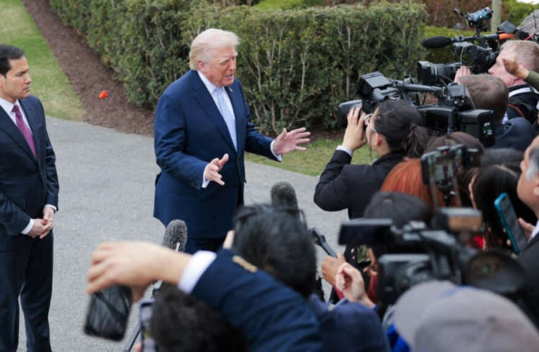 Trump asegura que derribos en Irán de aviones de Estados Unidos no frenarán diálogos