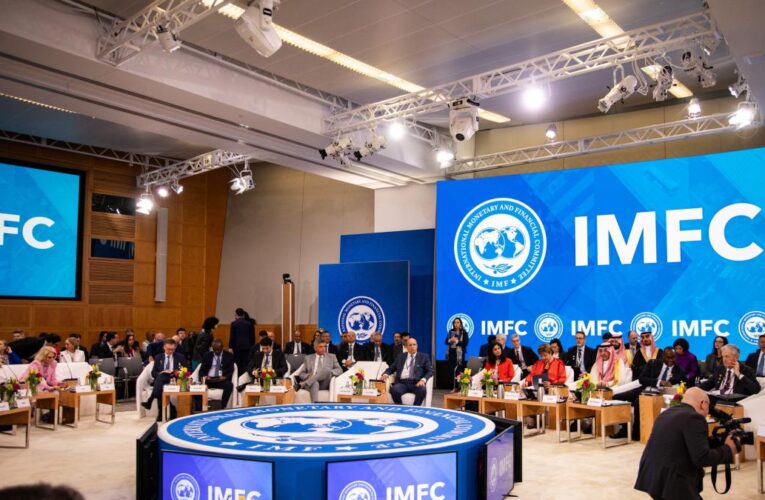 ¿Qué pasará con la deuda externa venezolana tras regreso del vínculo del país con el FMI y el Banco Mundial?