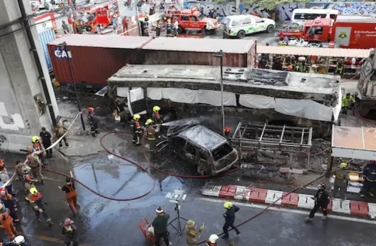 se reportan al menos ocho muertos y 20 heridos