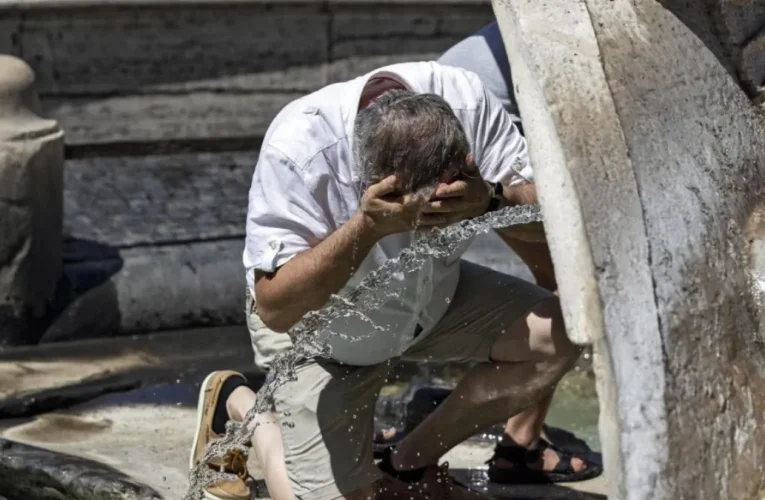 Más de 190 millones de personas en Europa enfrentan este sábado una ola de calor con temperaturas récord por encima de los 35 ºC