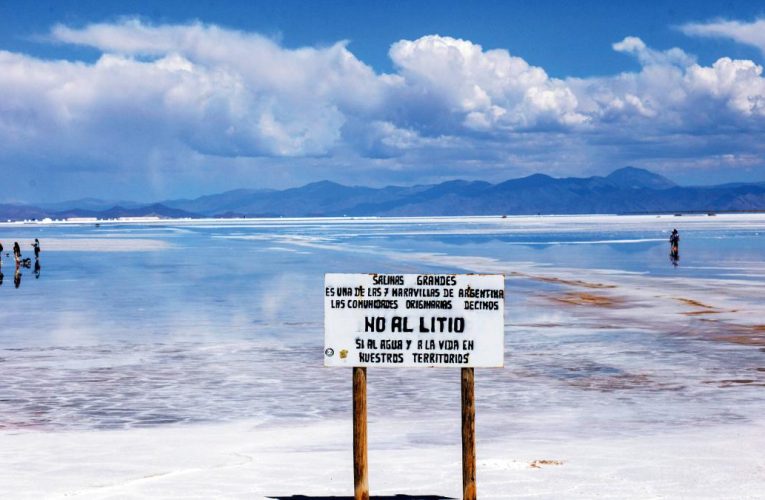 Javier Milei reforma por decreto el régimen minero en Argentina para acelerar inversiones en minerales estratégicos como el litio y cobre