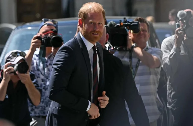 El príncipe Enrique y el cantante Elton John perdieron su demanda por vulneración de su vida privada contra el Daily Mail